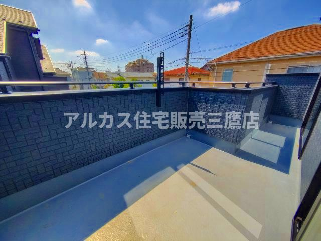三鷹市上連雀６丁目 中央線 三鷹駅 新築戸建のバルコニー