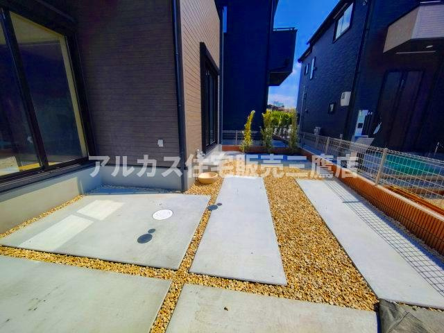 三鷹市上連雀６丁目 中央線 三鷹駅 新築戸建の駐車場