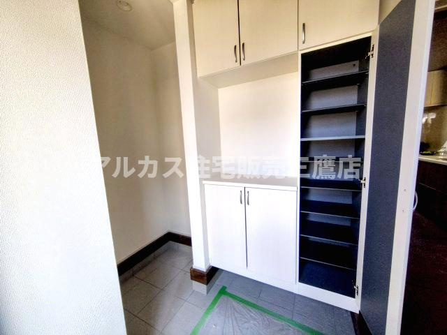 三鷹市上連雀６丁目 中央線 三鷹駅 新築戸建の玄関