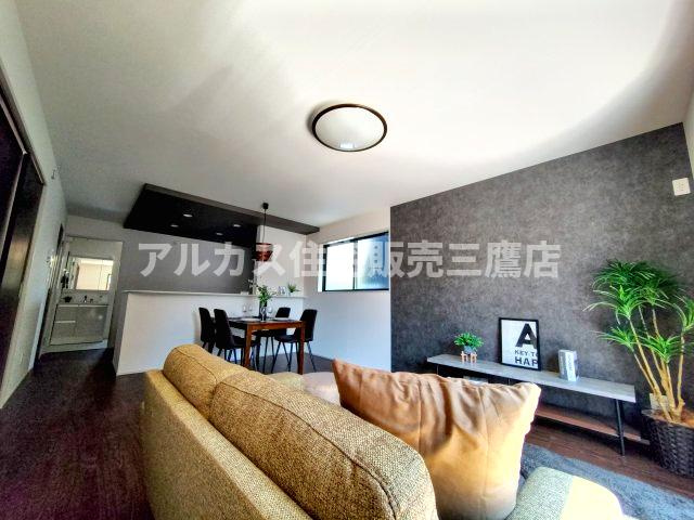 三鷹市上連雀６丁目 中央線 三鷹駅 新築戸建の居間・リビング