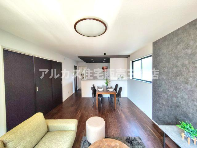 三鷹市上連雀６丁目 中央線 三鷹駅 新築戸建の居間・リビング