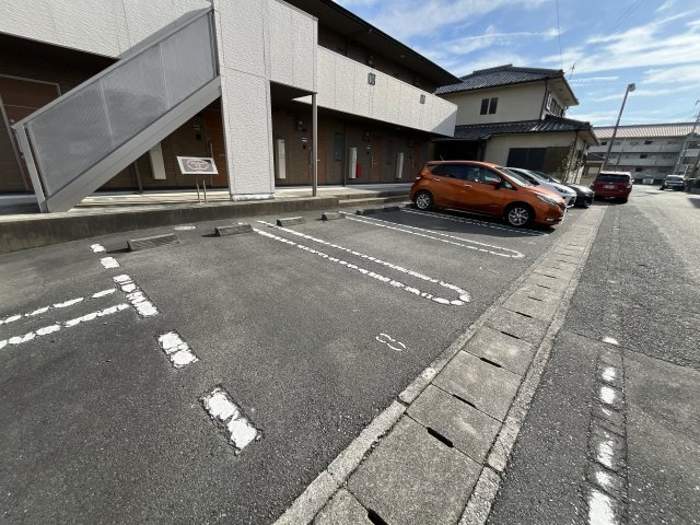 プランドール中広の駐車場