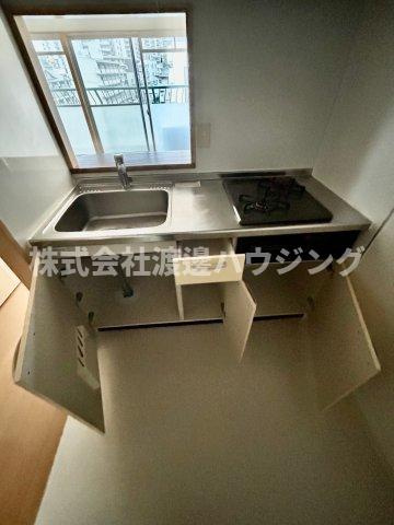 カルム緑地公園5のキッチン|キッチン下収納