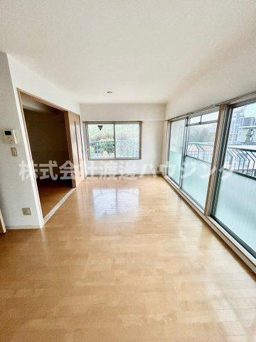 カルム緑地公園5の居間・リビング