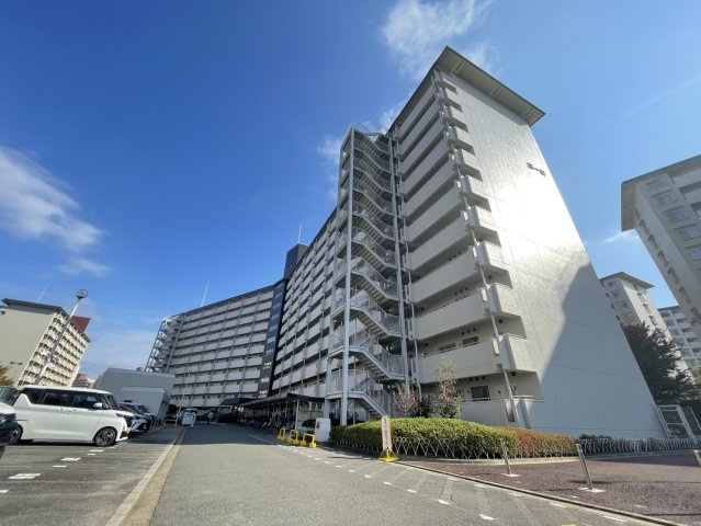 向島ニュータウン第三街区E棟の外観