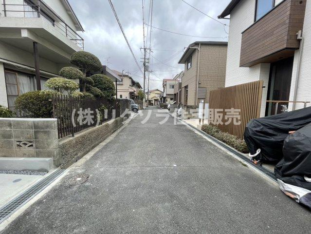 若葉町　新築一戸建ての前面道路含む現地写真|■物件内覧・資金計画相談・住宅ローン相談、リフォーム相談、お問合せ受付中■
※当日・翌日のご内覧、ご相談はお電話でのお問合せがスムーズです！