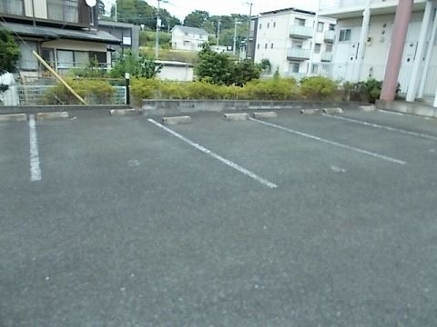 レオパレスカメリアの駐車場