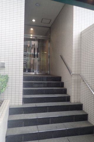 タウンハイム本駒込のエントランス