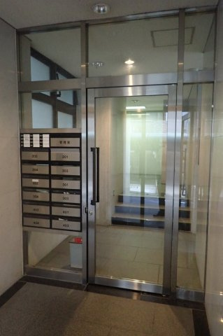 タウンハイム本駒込のエントランス