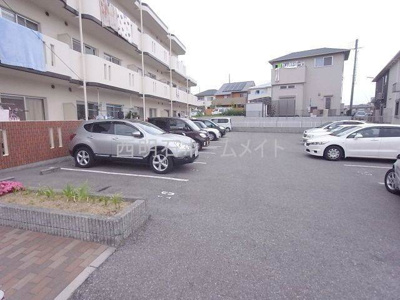 【駐車場】 | エートルウールー | 駐車場
