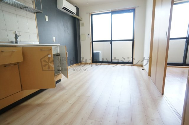 ラークハイムの居間・リビング|参考、同建物・同間取りの号室