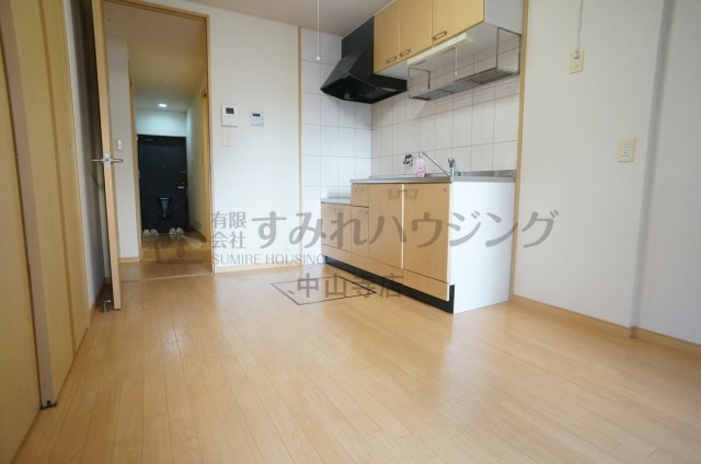 ラークハイムの居間・リビング|参考、同建物・同間取りの号室