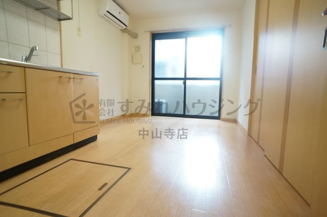 ラークハイムの居間・リビング|参考、同建物・同間取りの号室