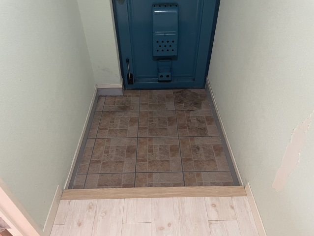 香流橋ハイツの玄関