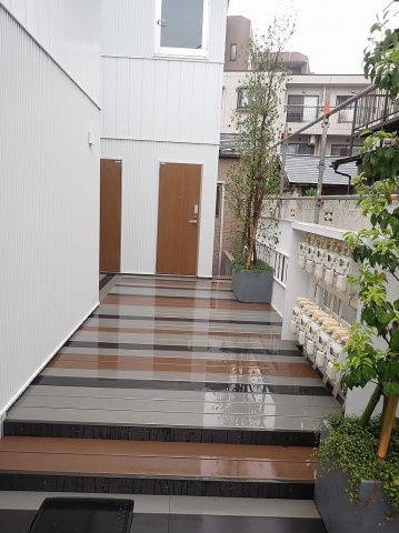 グランエッグス本郷の外観