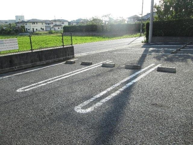 駐車場があるので、車を買う予定の方も安心です