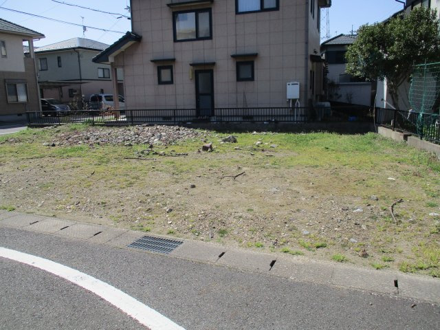 東近江市佐生角地の前面道路含む現地写真|土地図面で言えば、右側から撮影したものです。