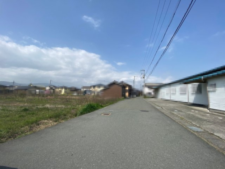 高島市安曇川町青柳472-2　売土地の前面道路含む現地写真