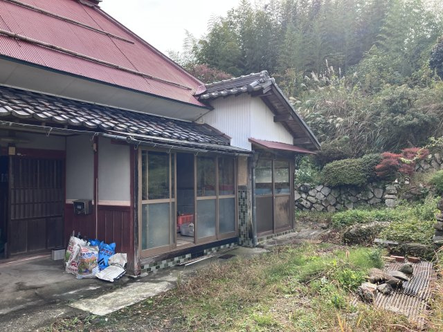 滋賀県蒲生郡日野町安部居678,679　中古戸建の外観|建物外観別角度