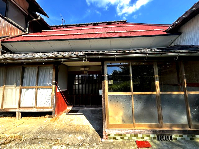 滋賀県蒲生郡日野町安部居678,679　中古戸建の外観|外はこのようになっています