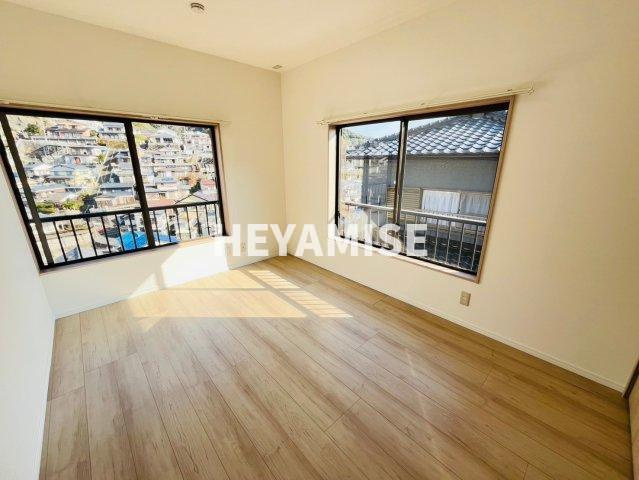 長崎市城山台1丁目戸建の洋室