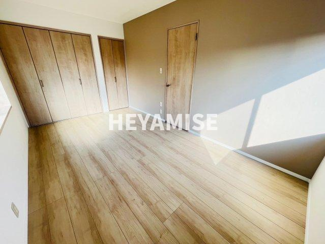 長崎市城山台1丁目戸建の洋室