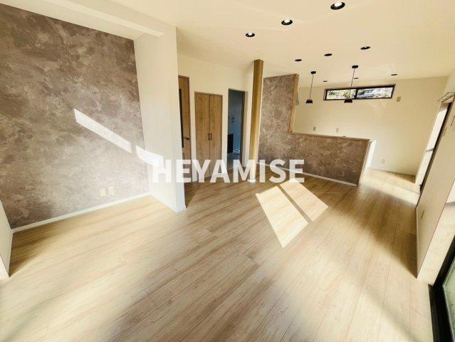 長崎市城山台1丁目戸建の居間・リビング