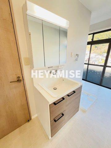 長崎市城山台1丁目戸建の独立洗面台