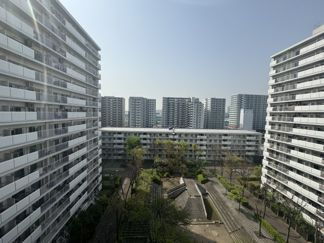 ファミリータウン東陽 F棟の展望|前面は低層棟の為、眺望抜群です♪