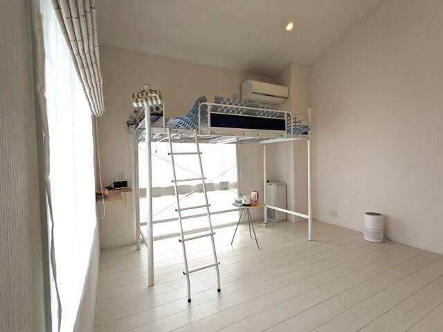 西村山郡河北町谷地所岡2丁目の洋室|明るい洋室です