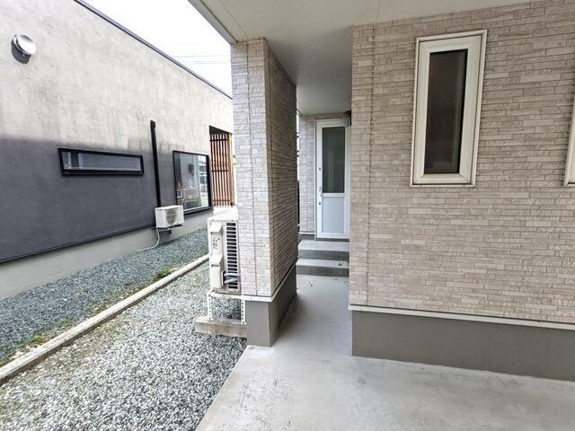 西村山郡河北町谷地所岡2丁目のその他|ガレージからキッチンにすぐ行けるようになっていますので、買い物した荷物を運ぶのに便利です。