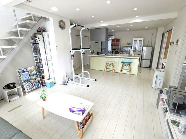 西村山郡河北町谷地所岡2丁目の居間・リビング|LDKは19.25帖と広々です。