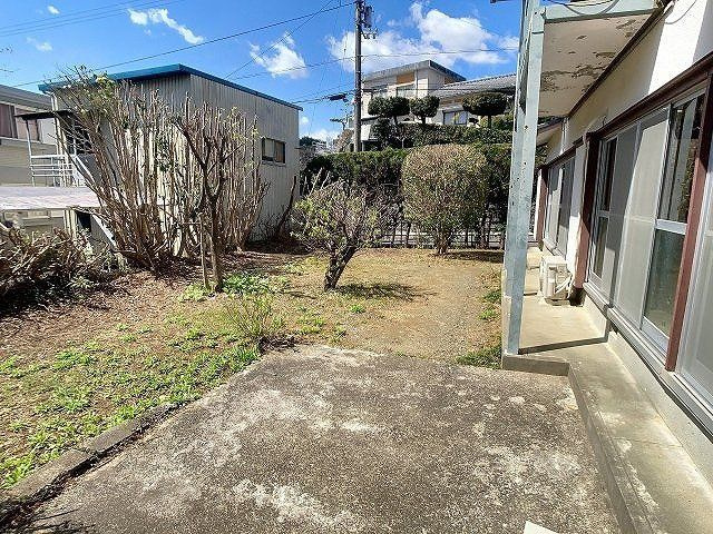 塚ノ原の一戸建ての庭|簡単な家庭菜園も楽しめるお庭です