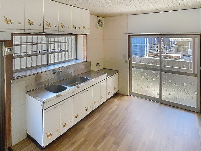 塚ノ原の一戸建てのキッチン|キッチンでお料理をお楽しみください