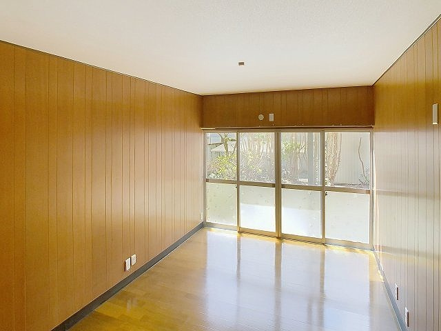 塚ノ原の一戸建ての居間・リビング|ゆったりとしたリビングです