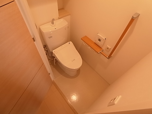 神戸市長田区若松町３丁目の賃貸マンションのトイレ