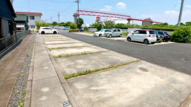リヴィエール桜Ａの駐車場