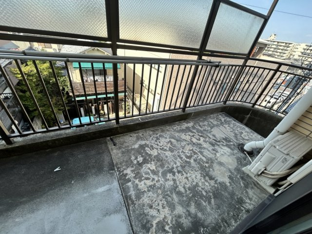 信永ビルのバルコニー