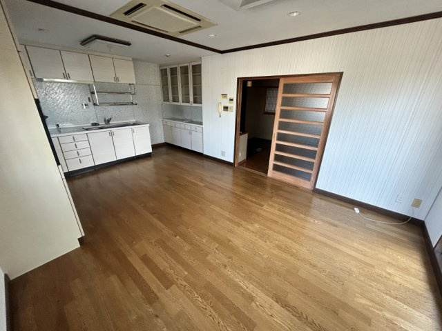 信永ビルの居間・リビング