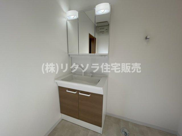 豊野町　中古一戸建ての独立洗面台|■物件内覧・資金計画相談・住宅ローン相談、リフォーム相談、お問合せ受付中■
※当日・翌日のご内覧、ご相談はお電話でのお問合せがスムーズです！