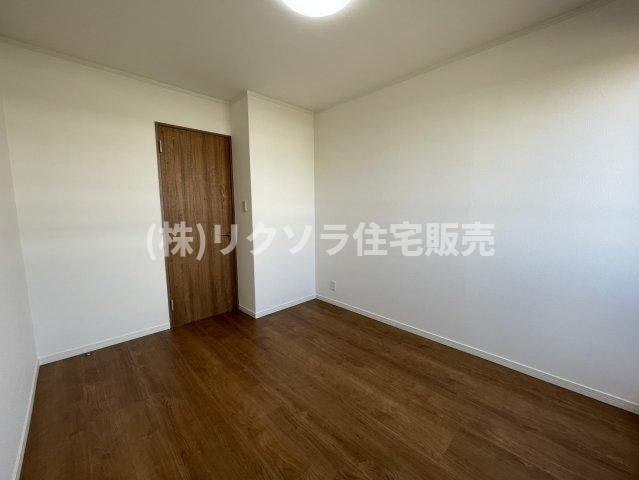 豊野町　中古一戸建ての洋室|洋室5.0帖
■物件内覧・資金計画相談・住宅ローン相談、リフォーム相談、お問合せ受付中■
※当日・翌日のご内覧、ご相談はお電話でのお問合せがスムーズです！