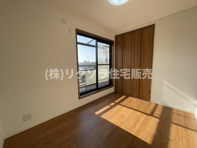 豊野町　中古一戸建ての寝室|洋室6.0帖
■物件内覧・資金計画相談・住宅ローン相談、リフォーム相談、お問合せ受付中■
※当日・翌日のご内覧、ご相談はお電話でのお問合せがスムーズです！