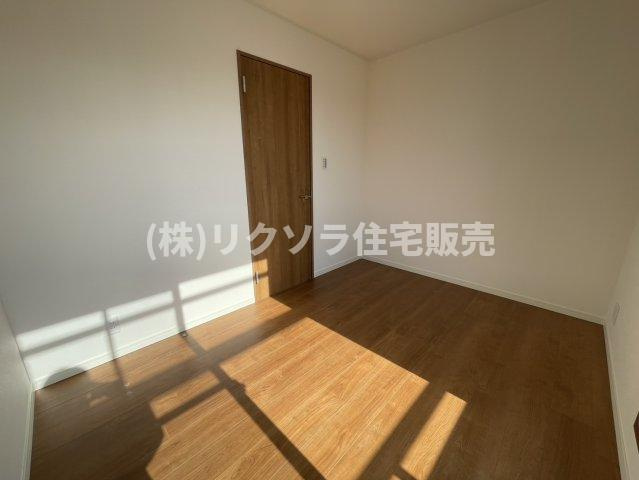 豊野町　中古一戸建ての内装|洋室6.0帖
■物件内覧・資金計画相談・住宅ローン相談、リフォーム相談、お問合せ受付中■
※当日・翌日のご内覧、ご相談はお電話でのお問合せがスムーズです！