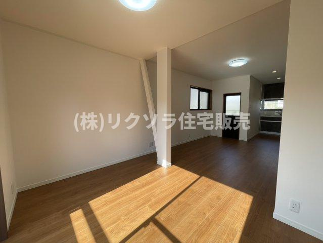 豊野町　中古一戸建ての居間・リビング|LDK16.0帖
■物件内覧・資金計画相談・住宅ローン相談、リフォーム相談、お問合せ受付中■
※当日・翌日のご内覧、ご相談はお電話でのお問合せがスムーズです！