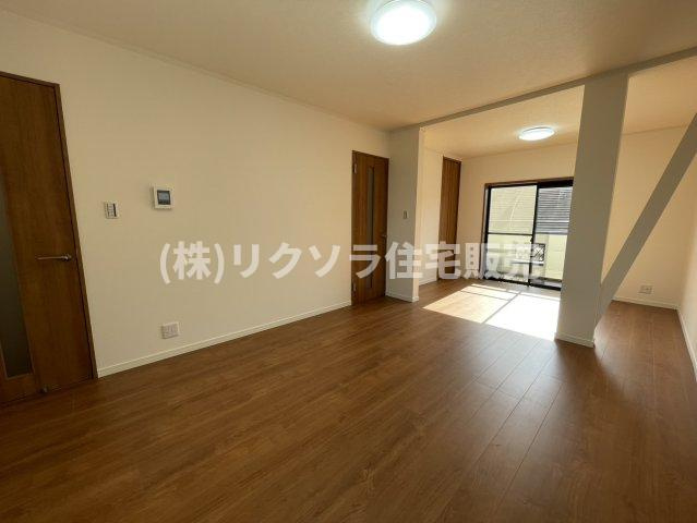 豊野町　中古一戸建ての居間・リビング|LDK16.0帖
■物件内覧・資金計画相談・住宅ローン相談、リフォーム相談、お問合せ受付中■
※当日・翌日のご内覧、ご相談はお電話でのお問合せがスムーズです！