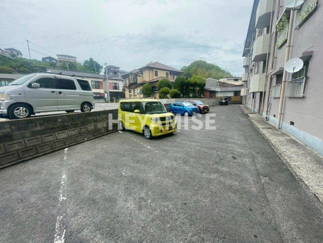 左底ハイツの駐車場