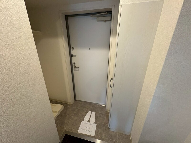 City Lux Nambaの玄関