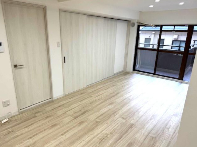 ビバリーハウス本山の居間・リビング|LDK約16帖あり