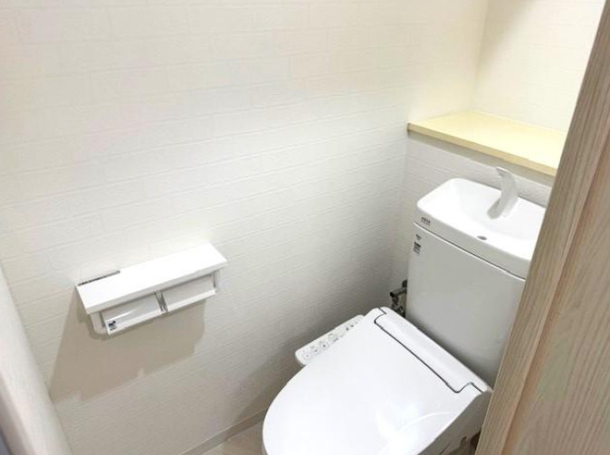 ビバリーハウス本山のトイレ|LIXIL製　温水洗浄機能付きトイレ　新調済