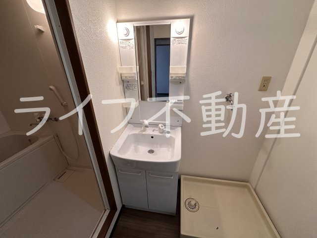 石賀ハイムの洗面所|明るい洗面所です